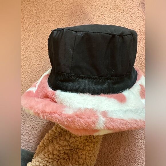 Y2K pink and white furry bucket hat - Picture 4 of 5